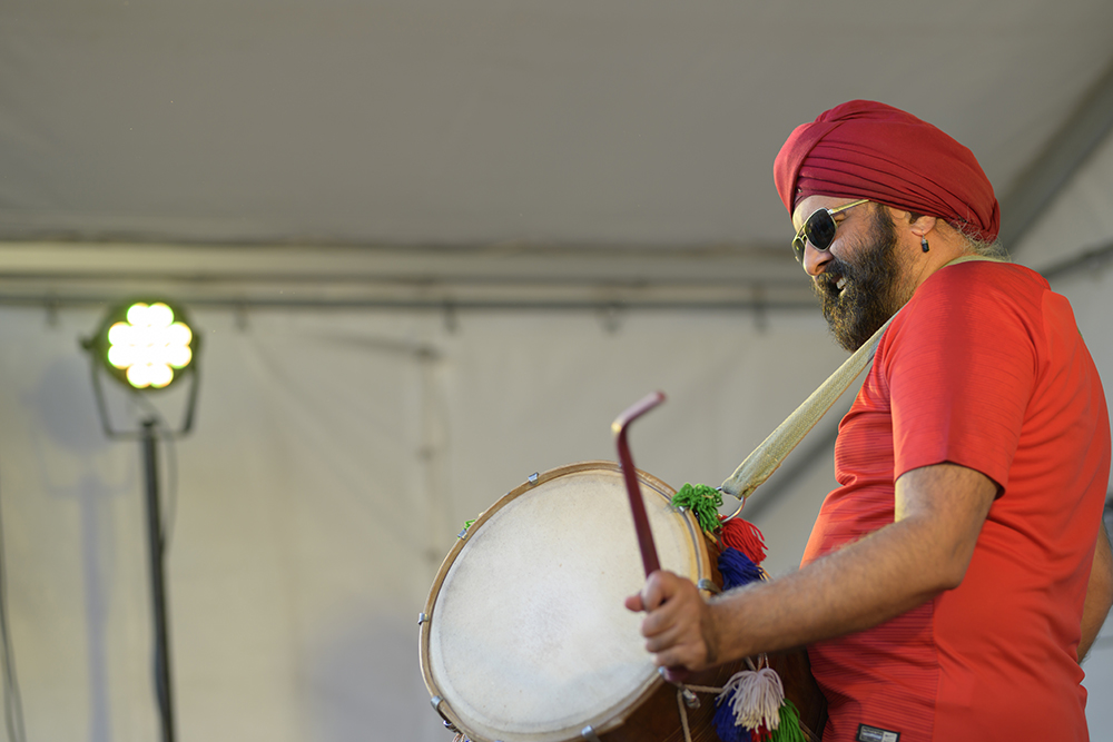 DJ/MC Richi Madan Dhol drumming