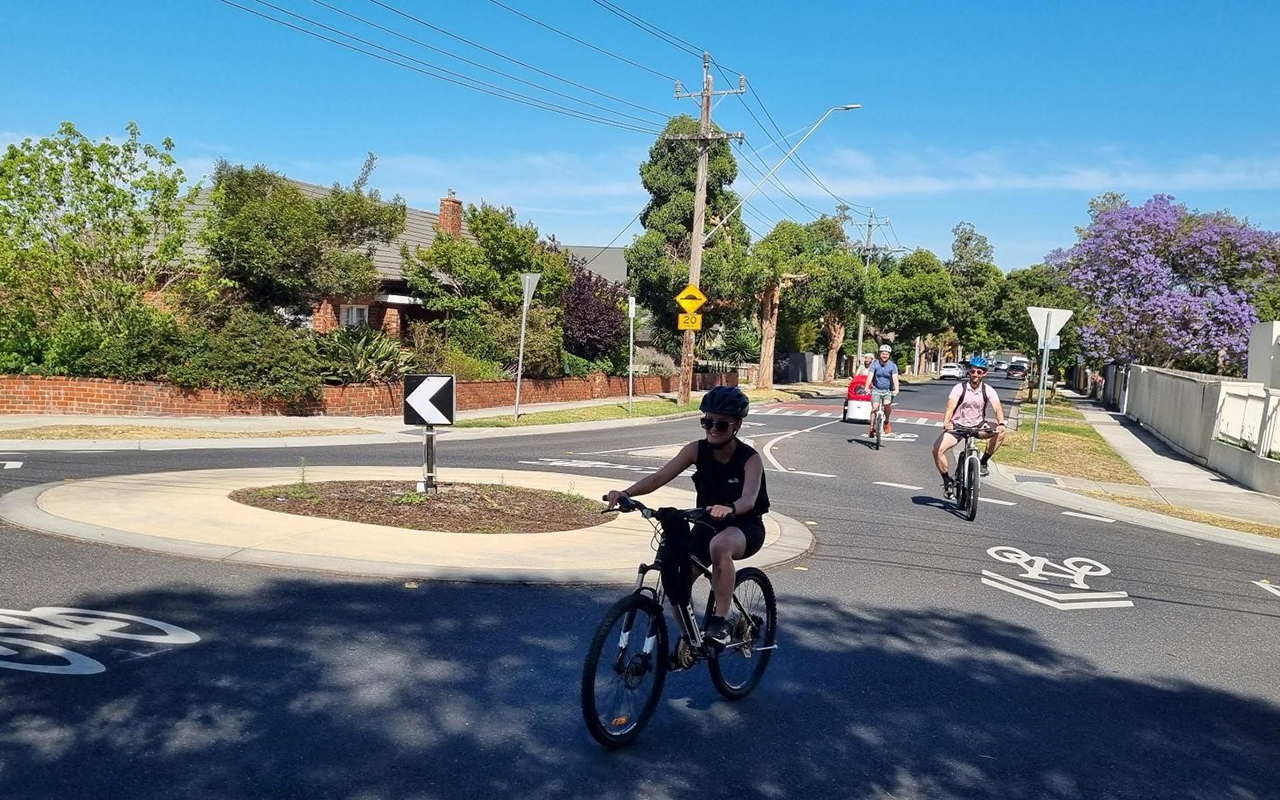 Sharrows at roundabout to remind drivers to be aware of bike riders – Dover Street